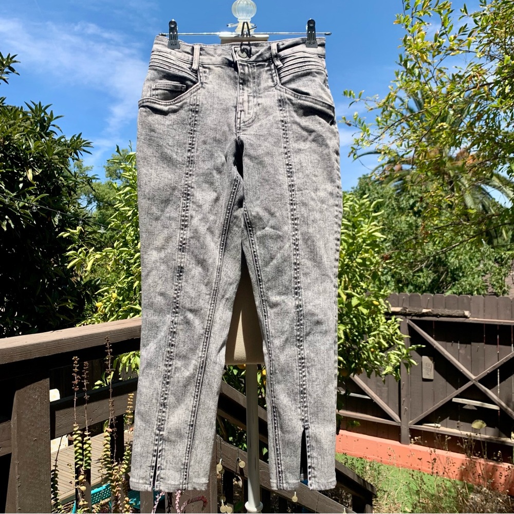 THE DROP Super Cute Split Hem Cropped Gray Jeans